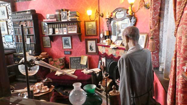 The replica of 221B Baker Street's sitting room in the Sherlock Holmes Pub..
