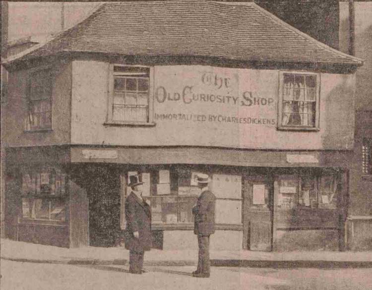 A photograph of the Old Curiosity Shop in 1910.
