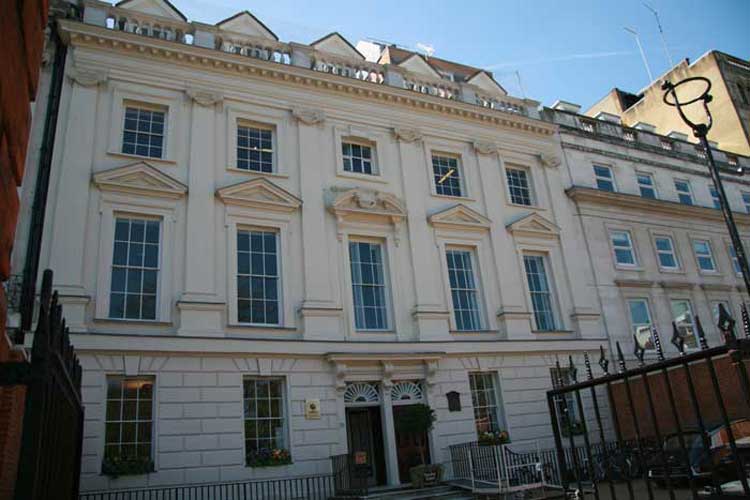 The exterior of Lindsey House.