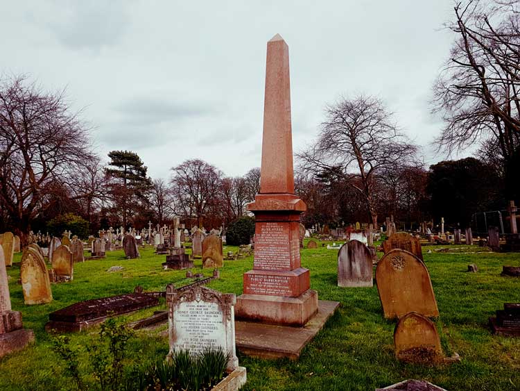 The grave of Alice Ayres.