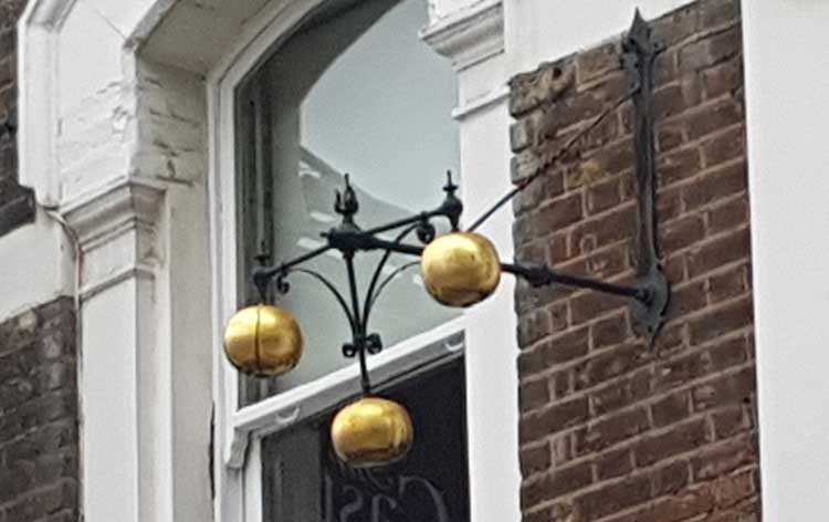 The three balls of the pawnbroker displayed outside the Castle.