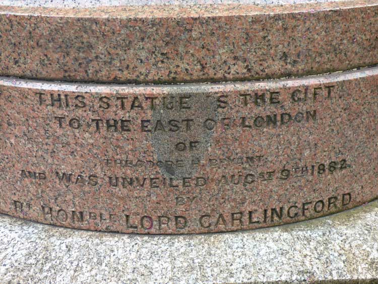 The inscription on the back of the statue's plinth.