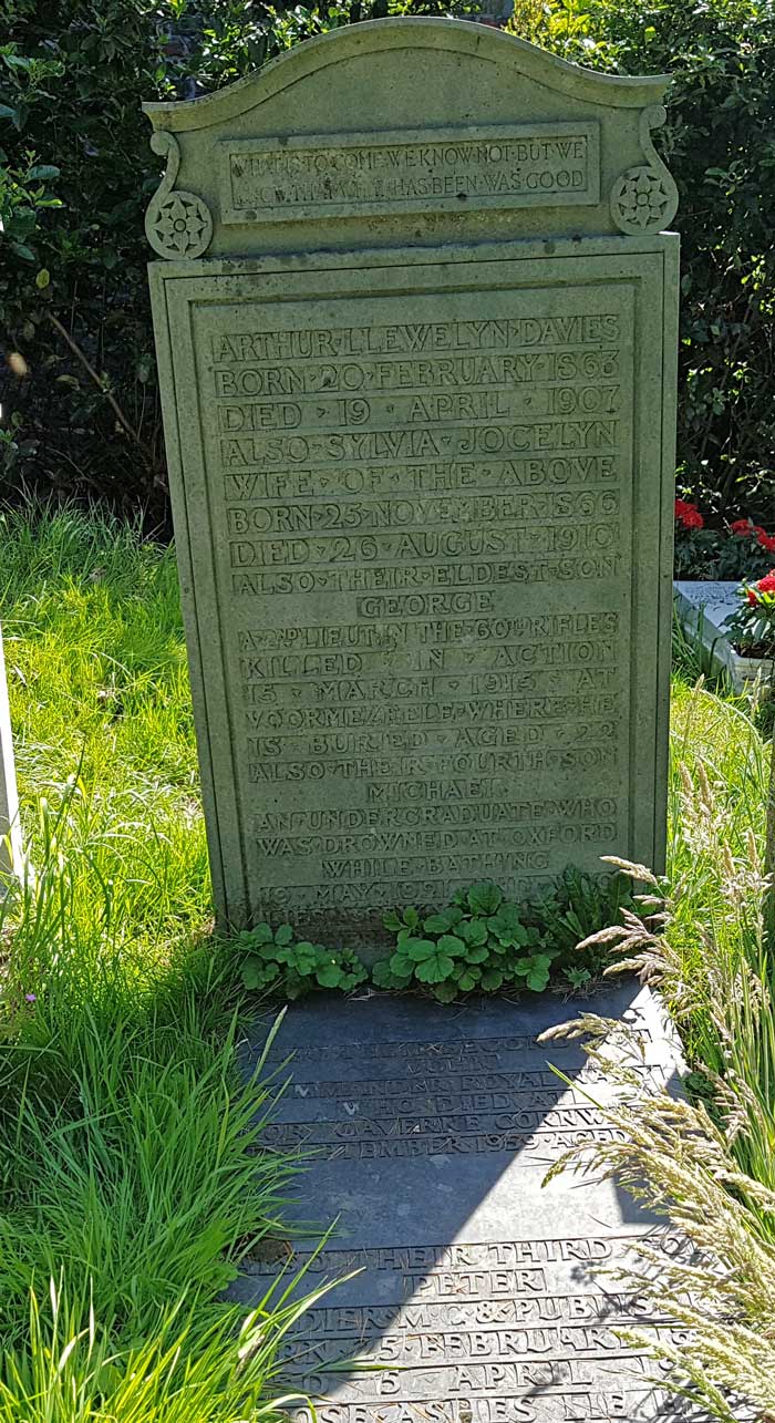 The grave of the Llewelyn Davies family.