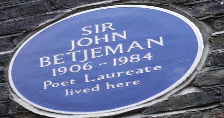 Blue Plaque reading Sir John Betjeman 1906 to 1904, Poet Laureate Lived here.