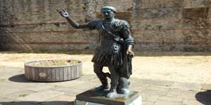 The satue of Trajan by the Roman wall on Tower Hill.