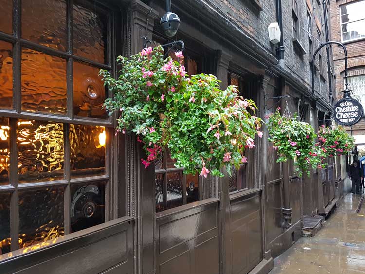 A photograph of the exterior of Ye Olde Chehsire Cheese in the rain.
